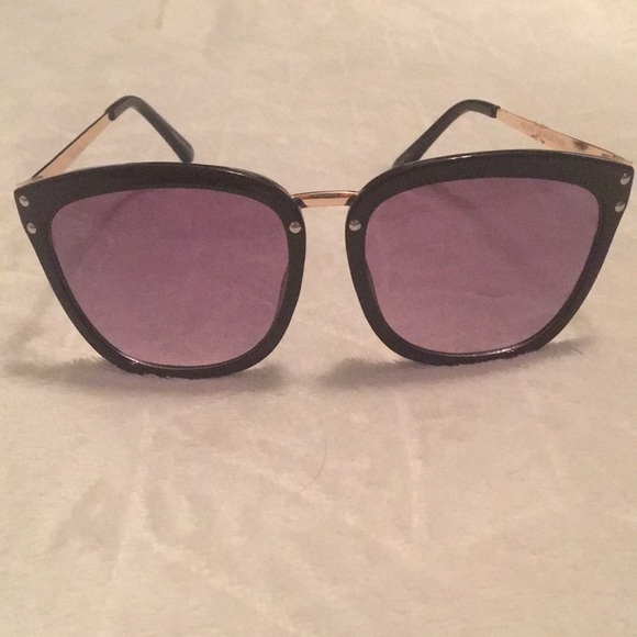 Beautiful sunglasses! - Picture 5 of 5